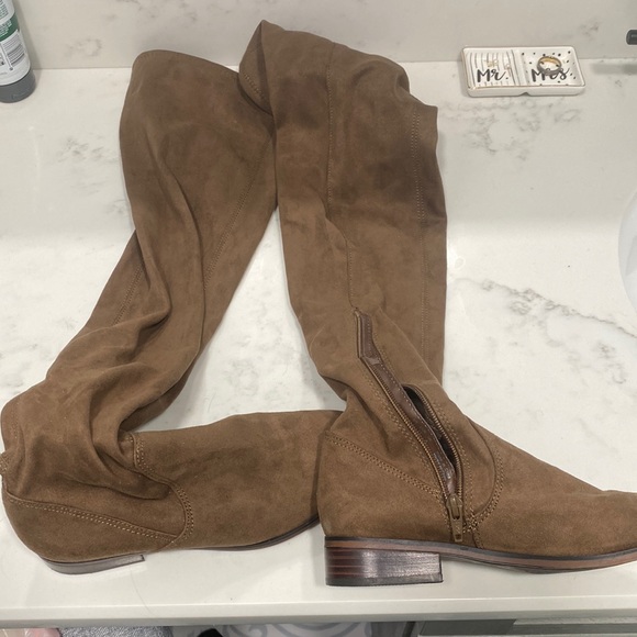 Aldo suede tan knee high boots 6.5 - Picture 3 of 3